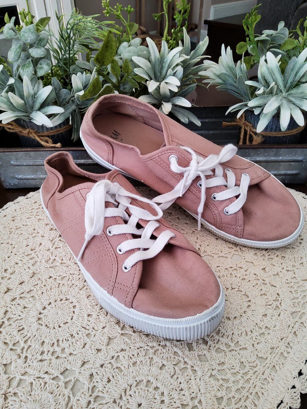 H&M Women's 7 Beige Canvas Low Top Sneakers Classic Lace Up Fashion Shoes